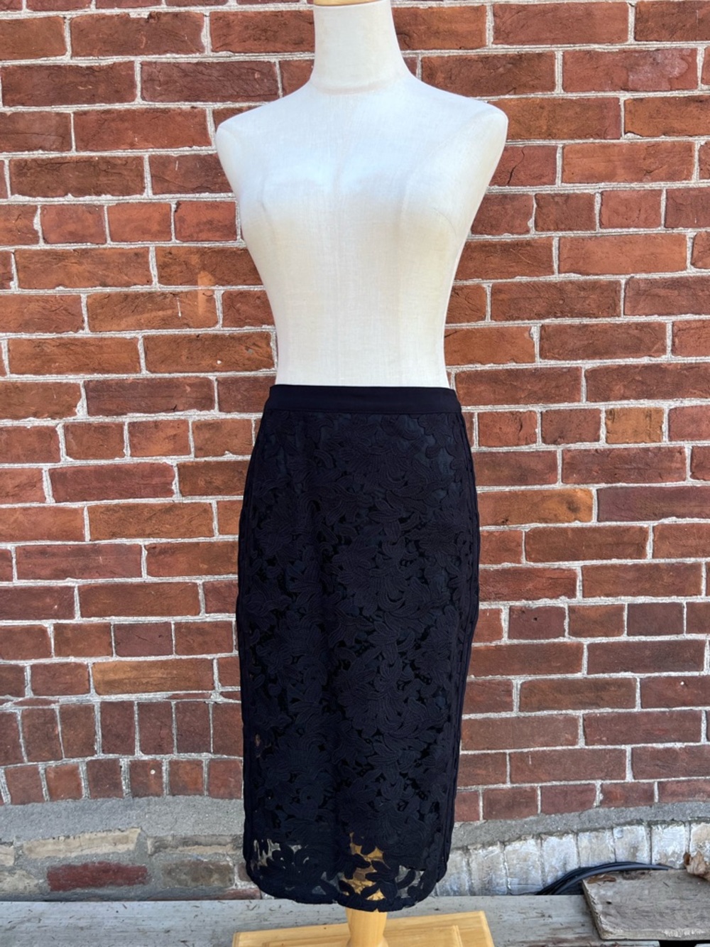 Marc Cain Navy Blue Floral Lace Pencil Skirt